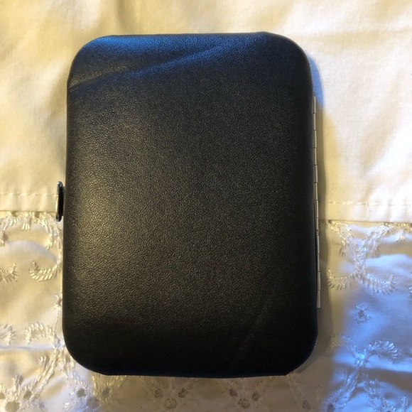 Paris Hilton snap-on black manicure and pedicure set - Picture 3 of 5